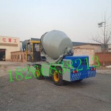 湖北赤壁帶自上料攪拌車廠家說明，1.6立方2方流動式自裝料自拌水泥罐車價格
